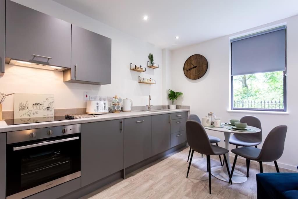 Polly'S Place Apartment Taunton & Free Off Road Parking & Wifi Экстерьер фото