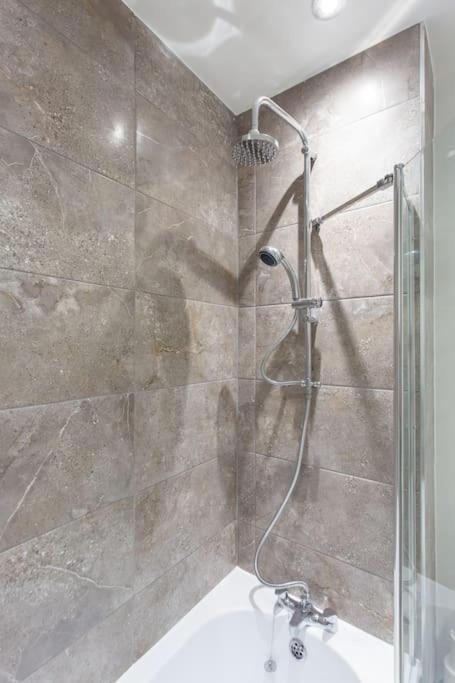 Polly'S Place Apartment Taunton & Free Off Road Parking & Wifi Экстерьер фото